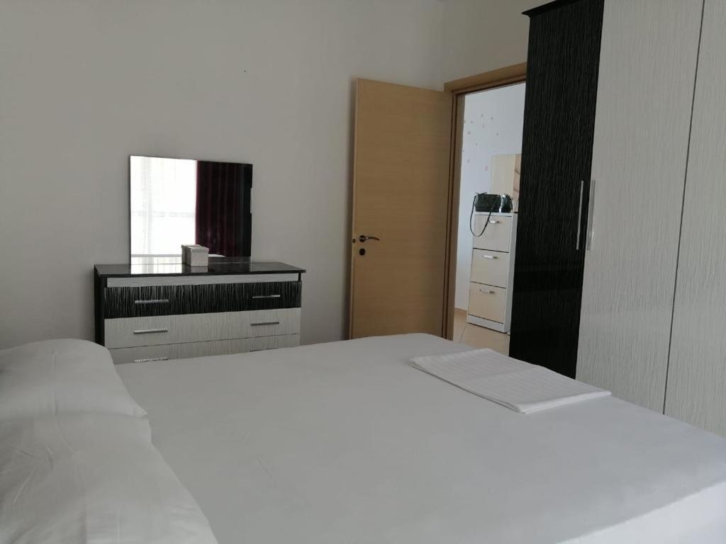 Bilal Golemi Sea View Apartment Sarande Bagian luar foto